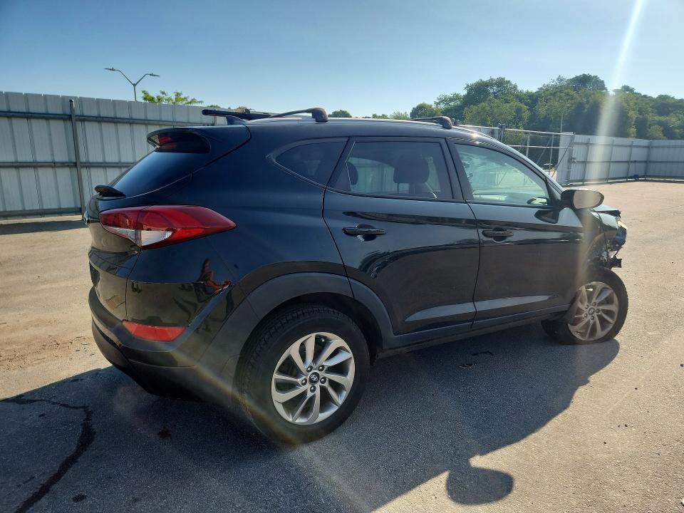 58696966 :رقم المزاد ، KM8J33A44HU381026 vin ، 2017 Hyundai Tucson مزاد بيع