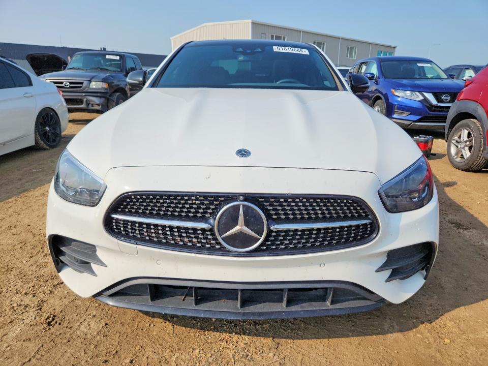 61610686 :رقم المزاد ، W1KZF8EB8NB071589 vin ، 2022 Mercedes-benz E مزاد بيع