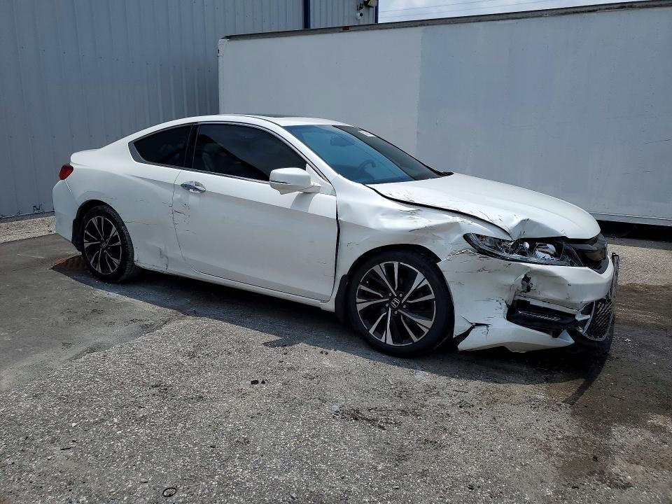 2017 Honda Accord მანქანა იყიდება აუქციონზე, vin: 1HGCT2B86HA003852, აუქციონის ნომერი: 62791106