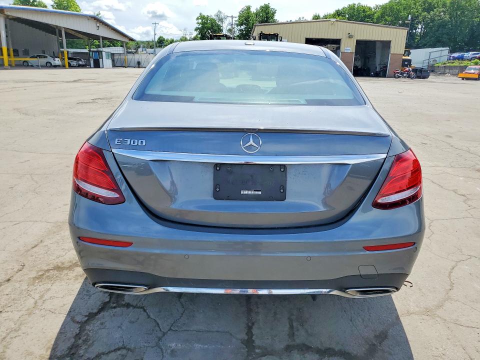 59828686 :رقم المزاد ، WDDZF4JB5JA364459 vin ، 2018 Mercedes-benz E مزاد بيع