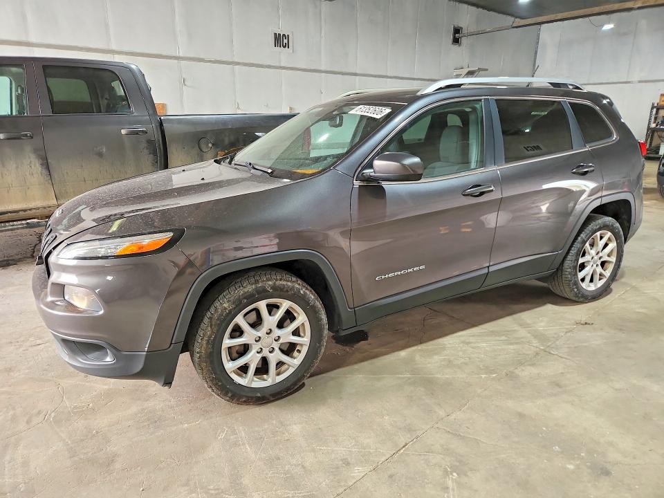 61352606 :رقم المزاد ، 1C4PJLCS9GW273097 vin ، 2016 Jeep Cherokee مزاد بيع