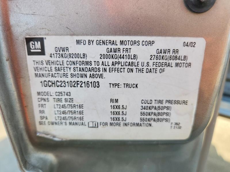 61320216 :رقم المزاد ، 1GCHC23102F216103 vin ، 2002 Chevrolet Silverado مزاد بيع