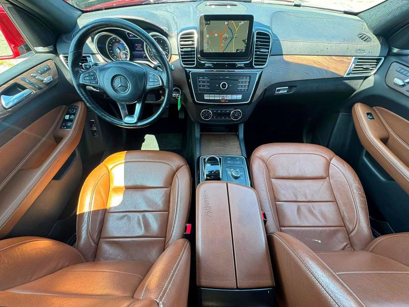 63156256 :رقم المزاد ، 4JGDF6EE1HA790725 vin ، 2017 Mercedes-benz Gls مزاد بيع