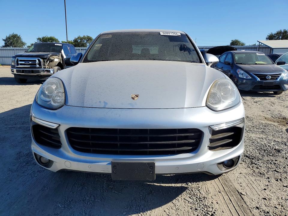 60891266 :رقم المزاد ، WP1AA2A25GLA04887 vin ، 2016 Porsche Cayenne مزاد بيع