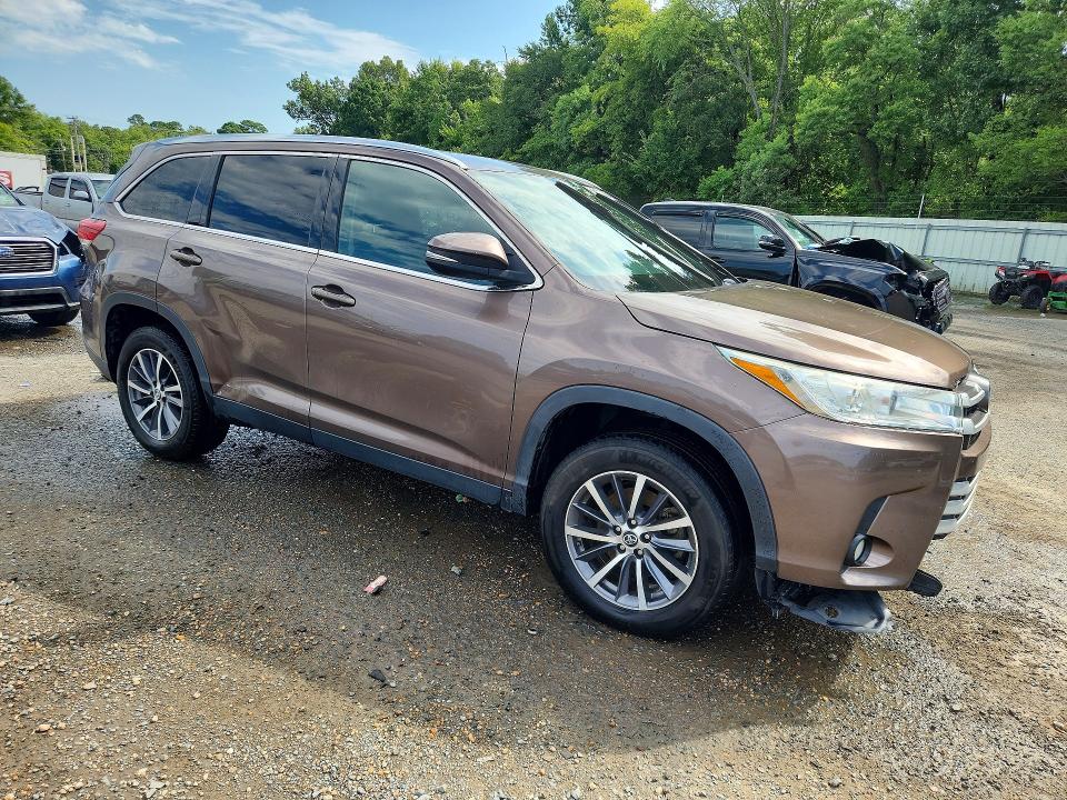 59401036 :رقم المزاد ، 5TDKZRFH8KS290472 vin ، 2019 Toyota Highlander مزاد بيع