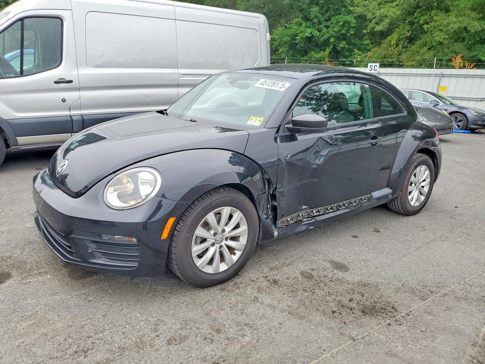85626125 :رقم المزاد ، 3VWF17AT6HM613142 vin ، 2017 Volkswagen Beetle مزاد بيع