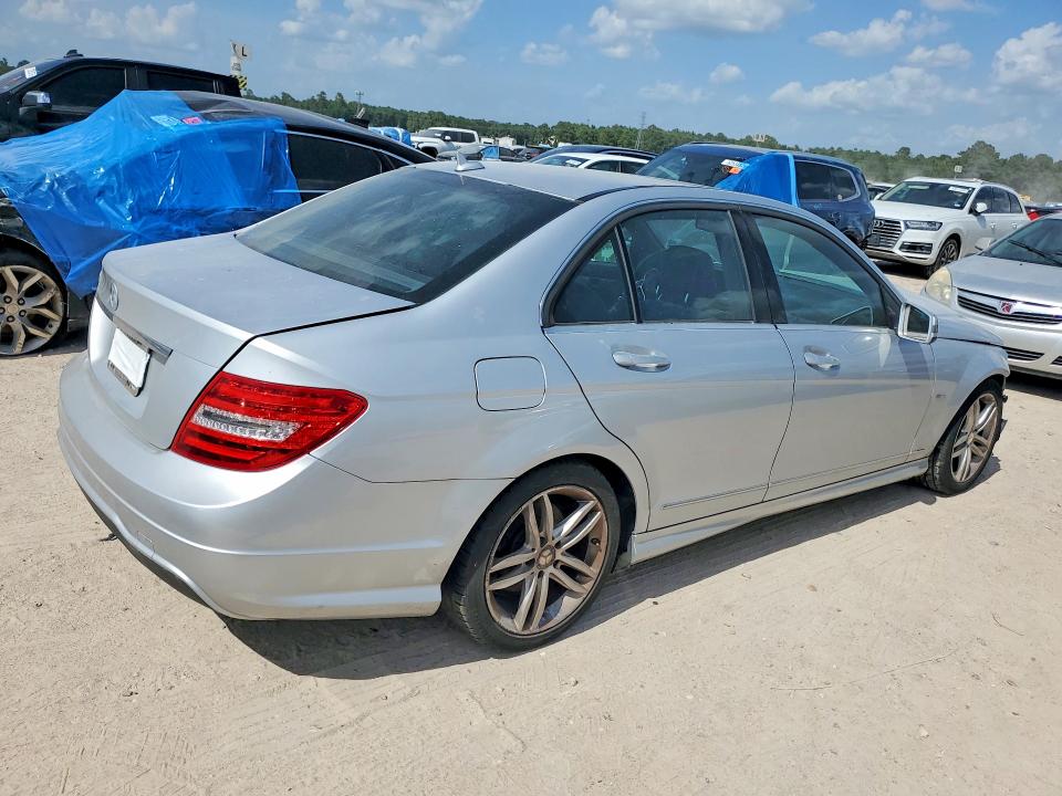 2012 Mercedes-benz C მანქანა იყიდება აუქციონზე, vin: WDDGF4HB7CR214578, აუქციონის ნომერი: 62782346