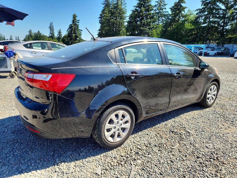 58833976 :رقم المزاد ، KNADM4A30F6443158 vin ، 2015 Kia Rio مزاد بيع