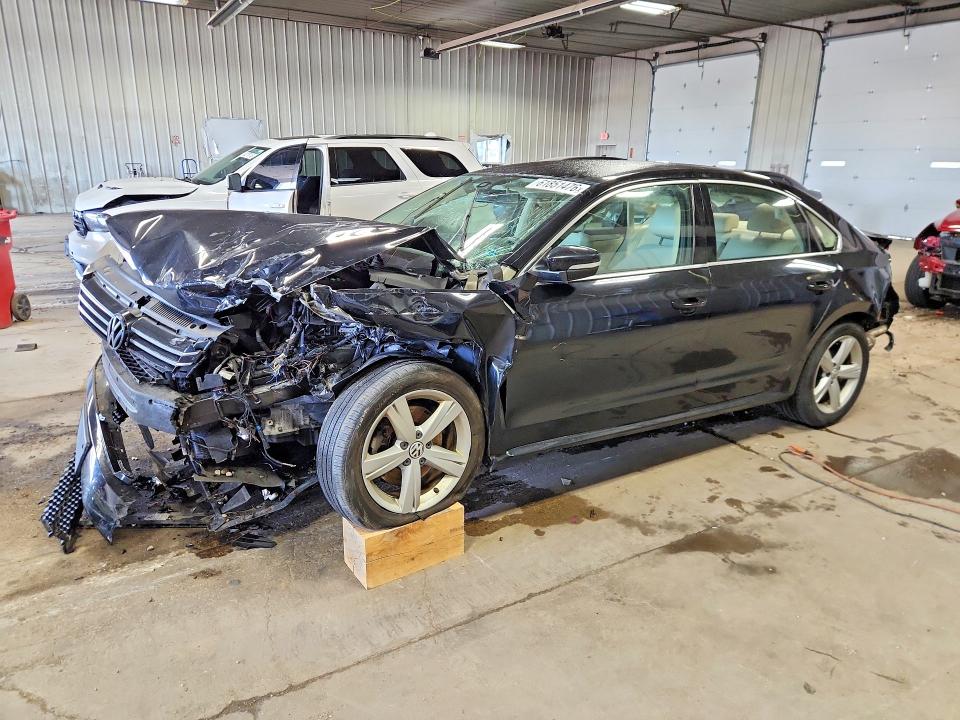 2015 Volkswagen Passat მანქანა იყიდება აუქციონზე, vin: 1VWAS7A33FC111761, აუქციონის ნომერი: 61851476