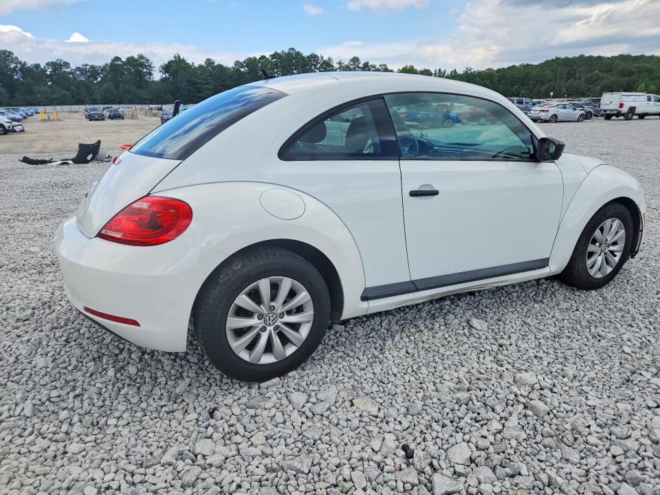 61806176 :رقم المزاد ، 3VWF17AT8FM648410 vin ، 2015 Volkswagen Beetle مزاد بيع