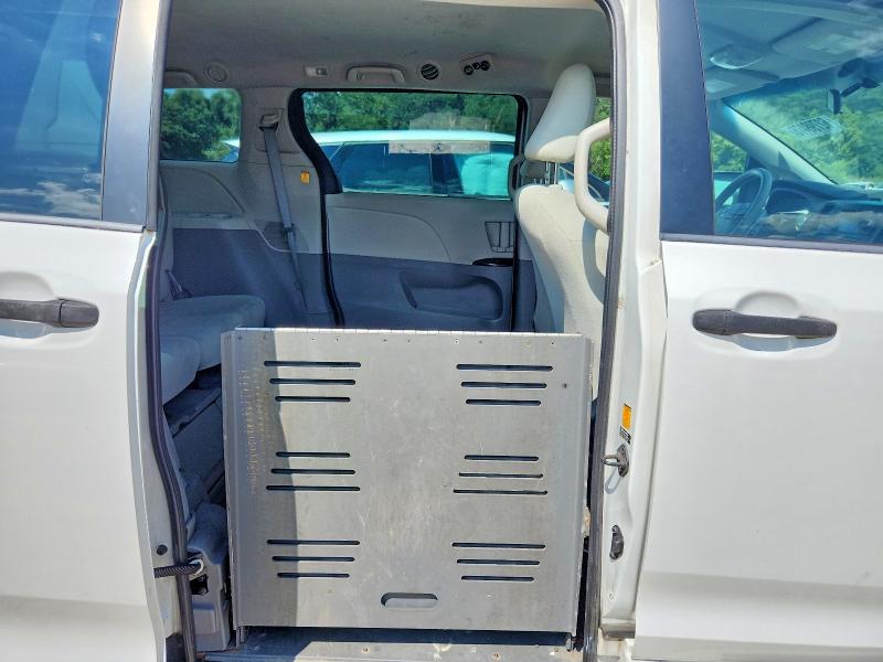2012 Toyota Sienna მანქანა იყიდება აუქციონზე, vin: 5TDZK3DC7CS271484, აუქციონის ნომერი: 62798476