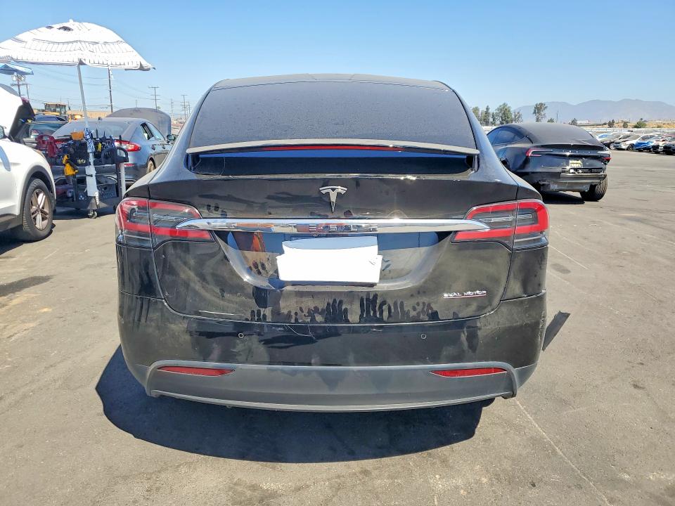 60764196 :رقم المزاد ، 5YJXCDE47LF304537 vin ، 2020 Tesla Model X مزاد بيع
