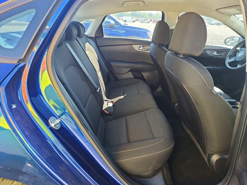 61002946 :رقم المزاد ، 3KPF24AD8ME413276 vin ، 2021 Kia Forte مزاد بيع