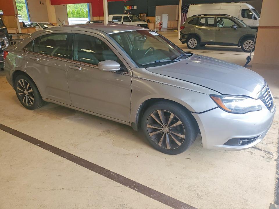 2014 Chrysler 200 მანქანა იყიდება აუქციონზე, vin: 1C3CCBBB3EN185335, აუქციონის ნომერი: 62243466