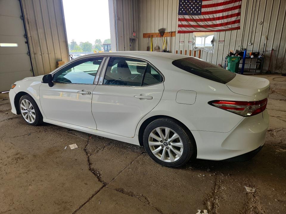 62170656 :رقم المزاد ، 4T1B11HK7JU086544 vin ، 2018 Toyota Camry مزاد بيع