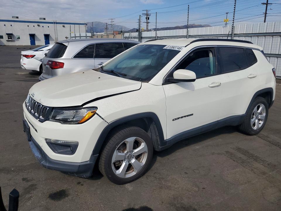 61060746 :رقم المزاد ، 3C4NJDBB6JT320842 vin ، 2018 Jeep Compass مزاد بيع