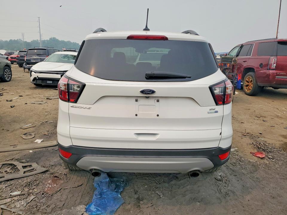 Продаж на аукціоні авто 2018 Ford Escape, vin: 1FMCU9GD2JUB23061, номер лоту: 61012026
