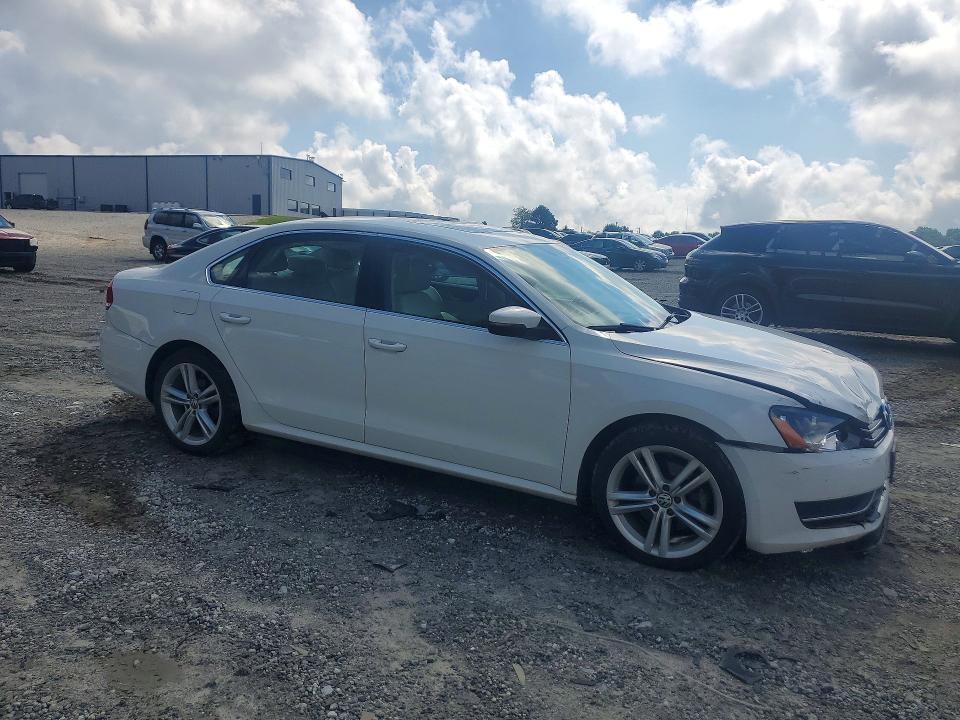 61296596 :رقم المزاد ، 1VWBN7A36EC052599 vin ، 2014 Volkswagen Passat مزاد بيع