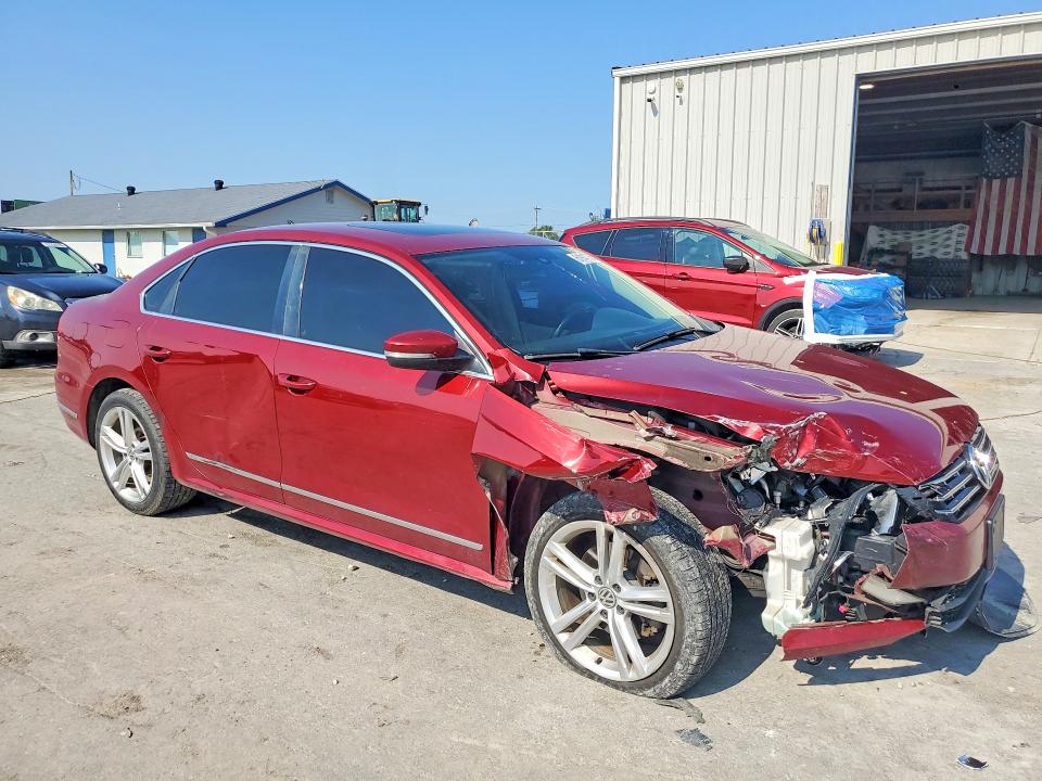 61914736 :رقم المزاد ، 1VWCV7A35FC009894 vin ، 2015 Volkswagen Passat مزاد بيع