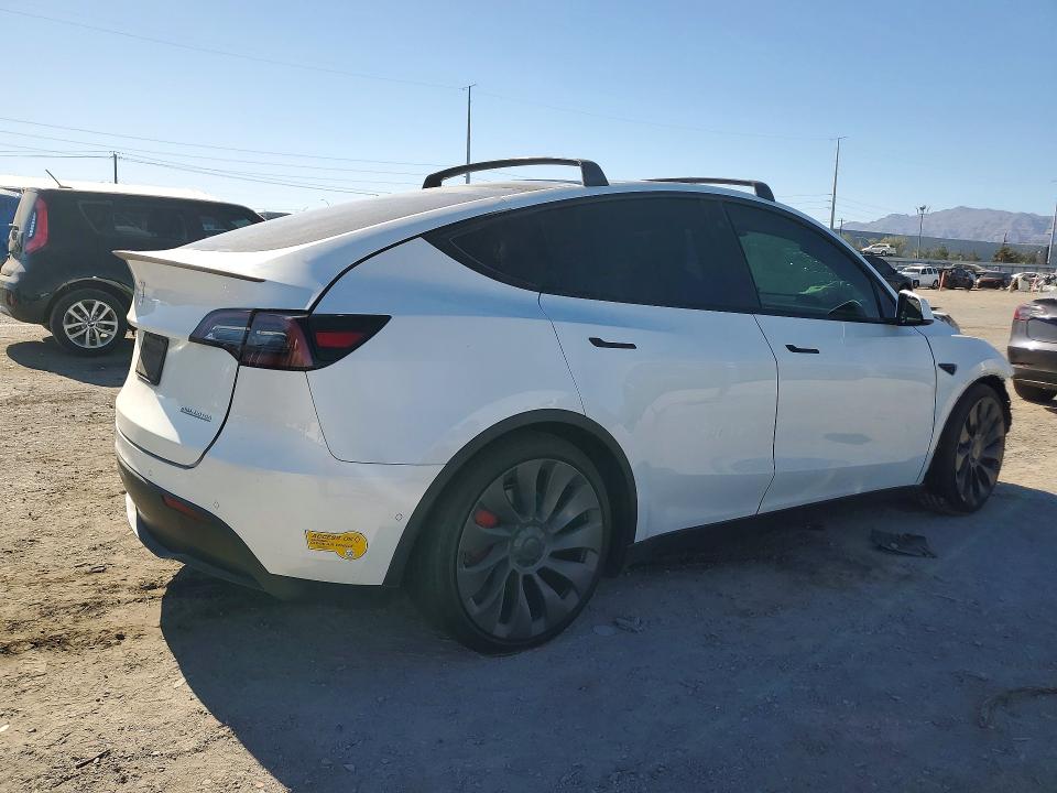 63513556 :رقم المزاد ، 7SAYGDEF3NF416347 vin ، 2022 Tesla Model Y مزاد بيع