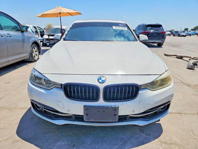 62383206 :رقم المزاد ، WBA8B9G51JNU96012 vin ، 2018 Bmw 330 مزاد بيع