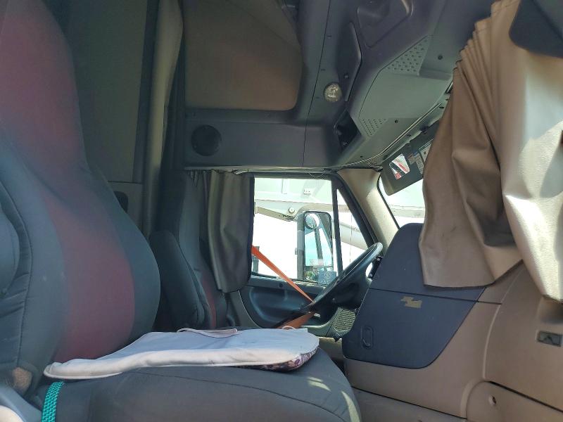 Продаж на аукціоні авто 2018 Freightliner Cascadia 125, vin: 3AKJGLDR8JDKD0621, номер лоту: 79133825