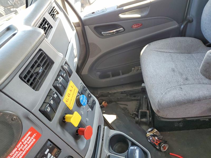 Продажа на аукционе авто 2015 Peterbilt 579, vin: 1XPBA48XXFD299365, номер лота: 57896486