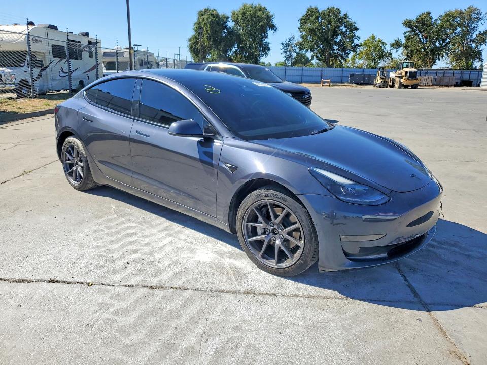 62681726 :رقم المزاد ، 5YJ3E1EB2NF319634 vin ، 2022 Tesla Model 3 مزاد بيع