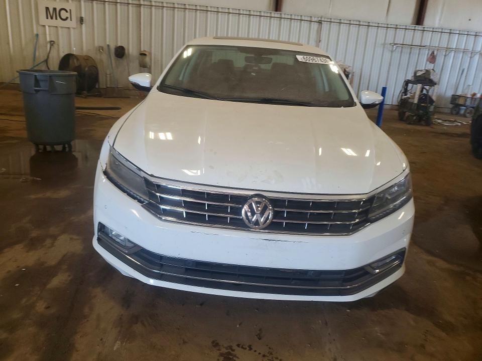 Продажа на аукционе авто 2017 Volkswagen Passat, vin: 1VWGT7A31HC011281, номер лота: 60967436