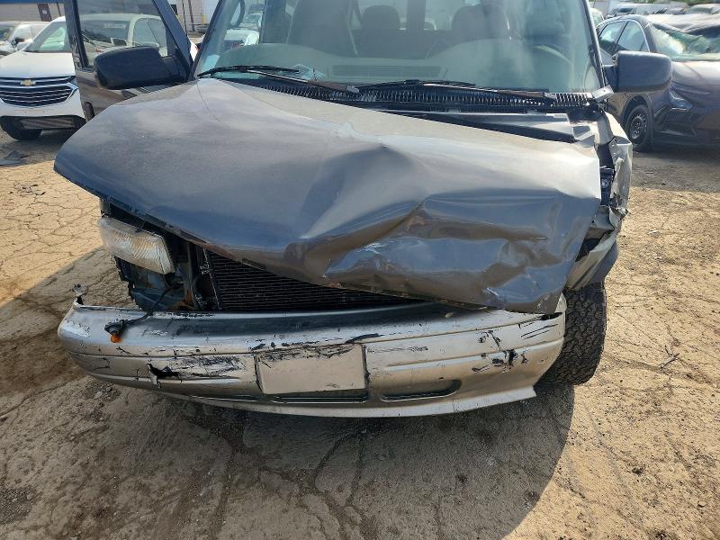 Продаж на аукціоні авто 2000 Chevrolet Astro, vin: 1GNDM19W5YB135226, номер лоту: 61893766