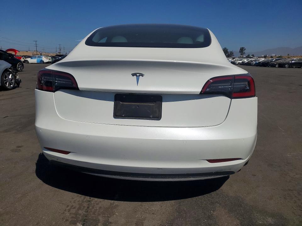 62711056 :رقم المزاد ، 5YJ3E1EA5NF373582 vin ، 2022 Tesla Model 3 مزاد بيع