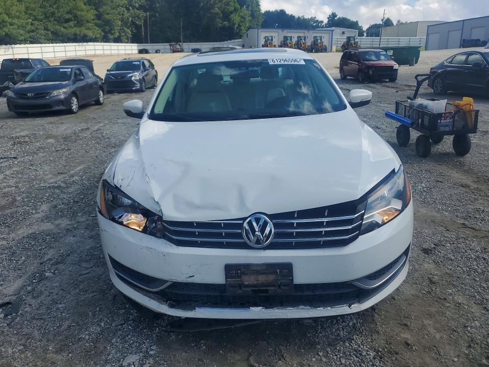 61296596 :رقم المزاد ، 1VWBN7A36EC052599 vin ، 2014 Volkswagen Passat مزاد بيع
