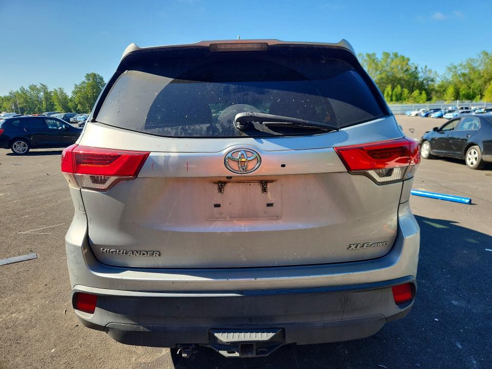 60698086 :رقم المزاد ، 5TDJZRFH1HS511706 vin ، 2017 Toyota Highlander مزاد بيع