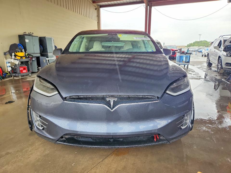 Продаж на аукціоні авто 2018 Tesla Model X, vin: 5YJXCDE44JF081127, номер лоту: 61046746