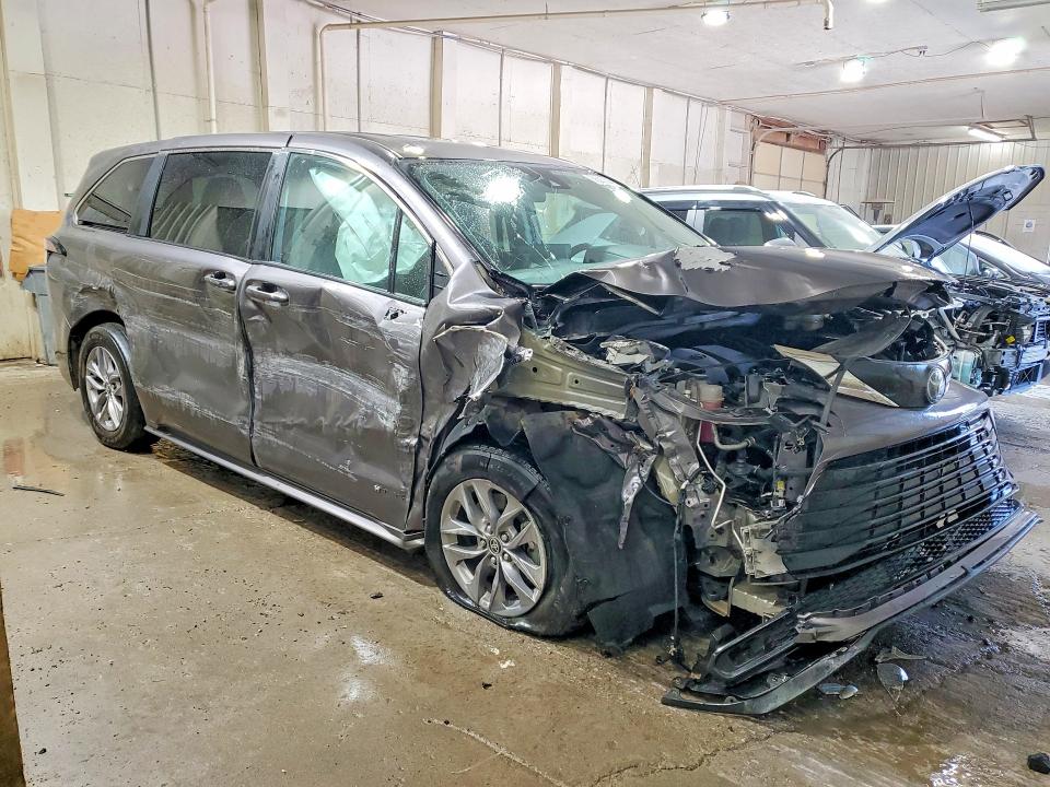 Продажа на аукционе авто 2021 Toyota Sienna, vin: 5TDKRKEC3MS036815, номер лота: 58210326