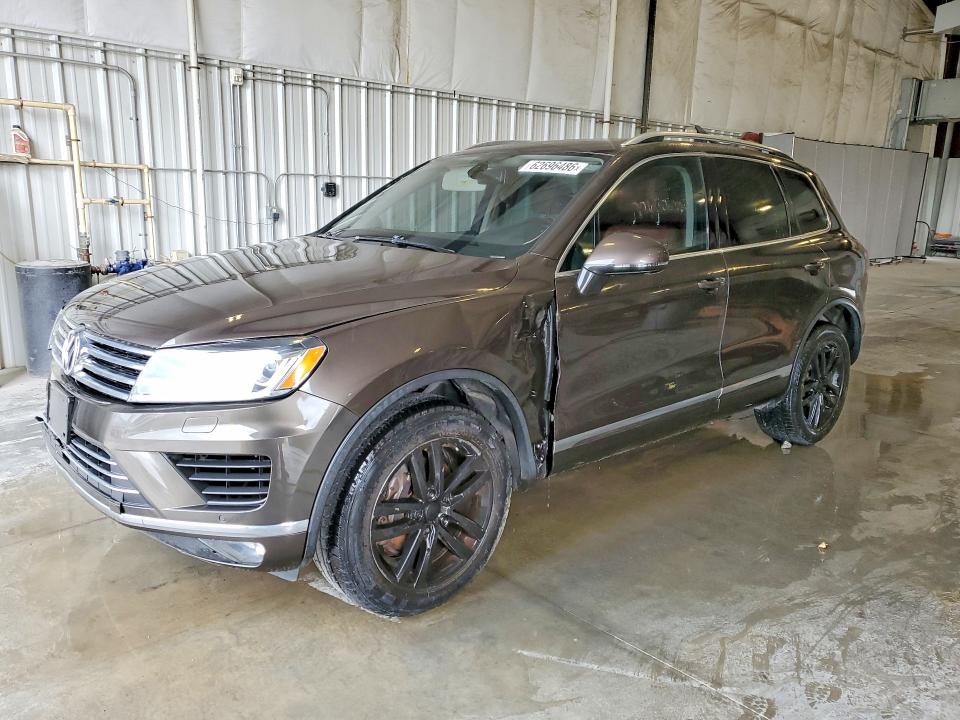 62696486 :رقم المزاد ، WVGEF9BP8FD006824 vin ، 2015 Volkswagen Touareg مزاد بيع