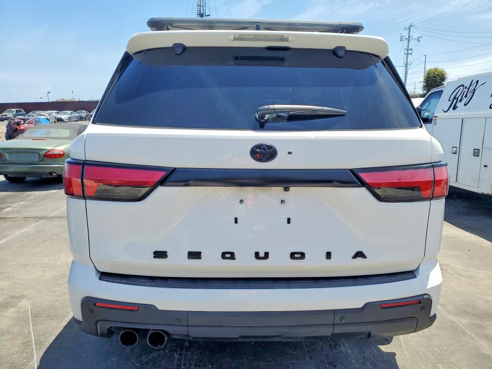 Продажа на аукционе авто 2024 Toyota Sequoia, vin: 7SVAAABA7RX038557, номер лота: 62468696