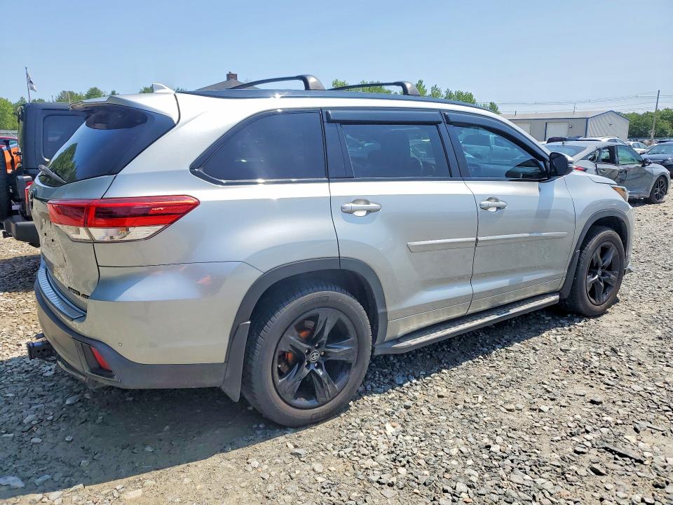 2017 Toyota Highlander მანქანა იყიდება აუქციონზე, vin: 5TDDZRFH4HS375634, აუქციონის ნომერი: 61525616