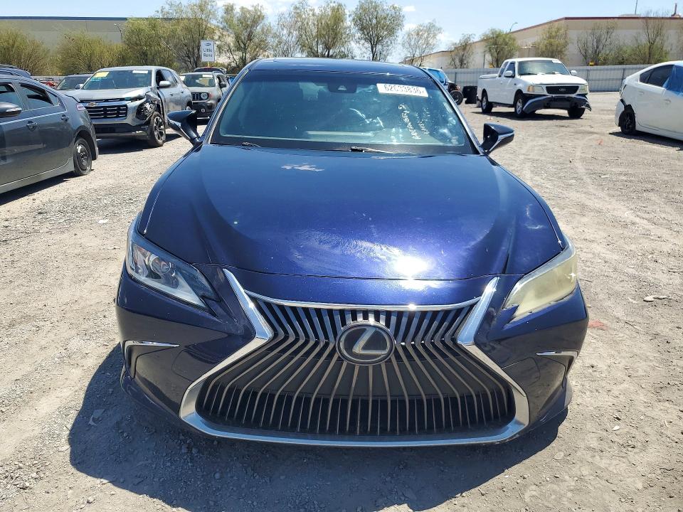 62633836 :رقم المزاد ، JTHBZ1B18K2002191 vin ، 2019 Lexus Es مزاد بيع
