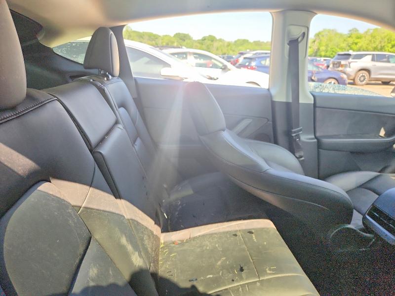 59829546 :رقم المزاد ، 7SAYGDEE9NA009301 vin ، 2022 Tesla Model Y مزاد بيع
