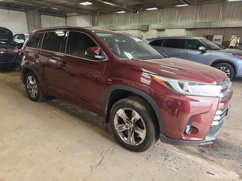 61382656 :رقم المزاد ، 5TDDZRFH0JS834857 vin ، 2018 Toyota Highlander مزاد بيع