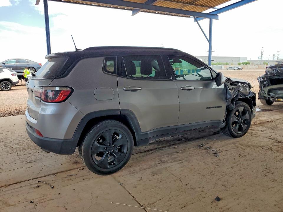 60762836 :رقم المزاد ، 3C4NJCBBXJT499994 vin ، 2018 Jeep Compass مزاد بيع