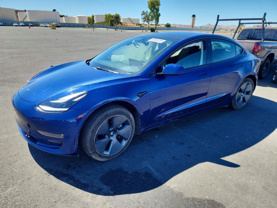 63346136 :رقم المزاد ، 5YJ3E1EB2NF353833 vin ، 2022 Tesla Model 3 مزاد بيع