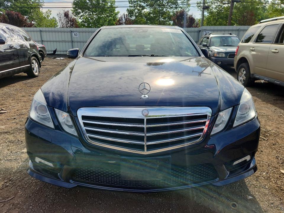 60926396 :رقم المزاد ، WDDHF8HB5BA368277 vin ، 2011 Mercedes-benz E مزاد بيع