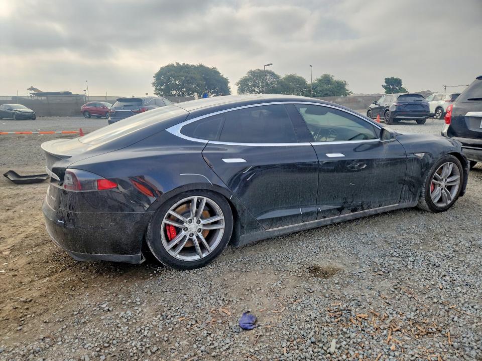 2014 Tesla Model S მანქანა იყიდება აუქციონზე, vin: 5YJSA1H21EFP62246, აუქციონის ნომერი: 62826206