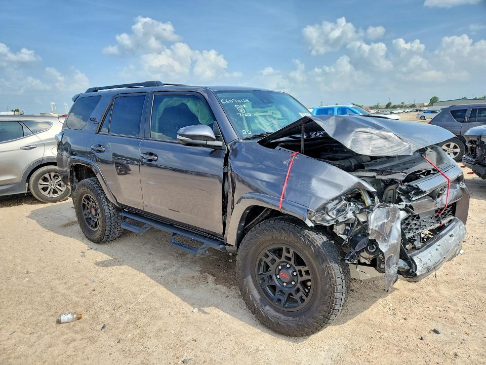 62670246 :رقم المزاد ، JTERU5JRXN6044447 vin ، 2022 Toyota 4runner مزاد بيع