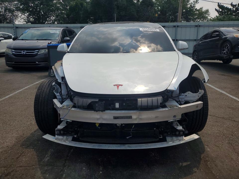 60546656 :رقم المزاد ، 5YJ3E1EB0KF359545 vin ، 2019 Tesla Model 3 مزاد بيع