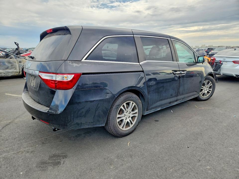 60862106 :رقم المزاد ، 5FNRL5H68DB045909 vin ، 2013 Honda Odyssey مزاد بيع