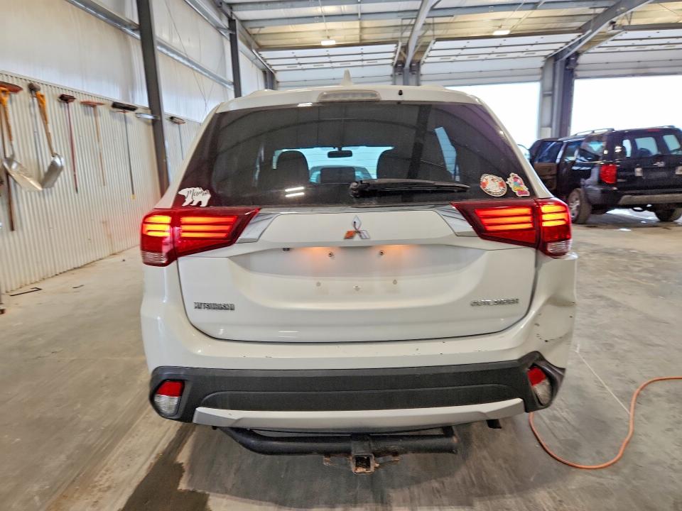 61122566 :رقم المزاد ، JA4AZ2A32HZ008567 vin ، 2017 Mitsubishi Outlander مزاد بيع