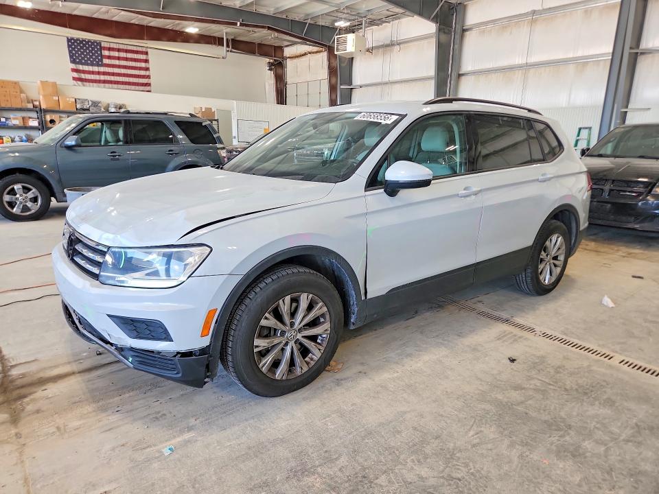 60658556 :رقم المزاد ، 3VV0B7AX9JM081126 vin ، 2018 Volkswagen Tiguan مزاد بيع